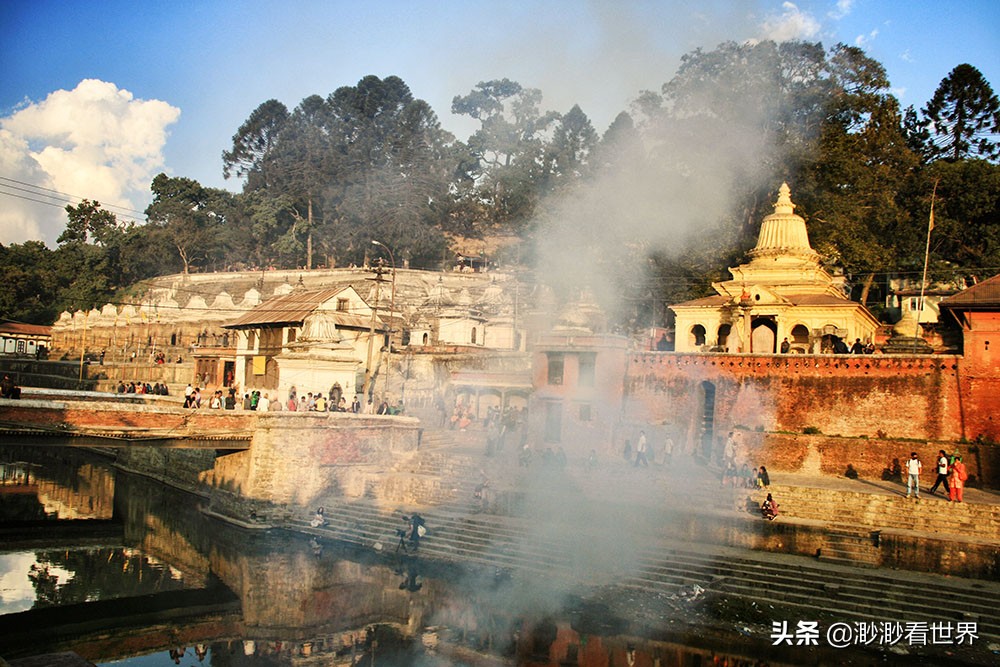 尼泊尔恒河上的烧尸庙,夜游尼泊尔烧尸庙