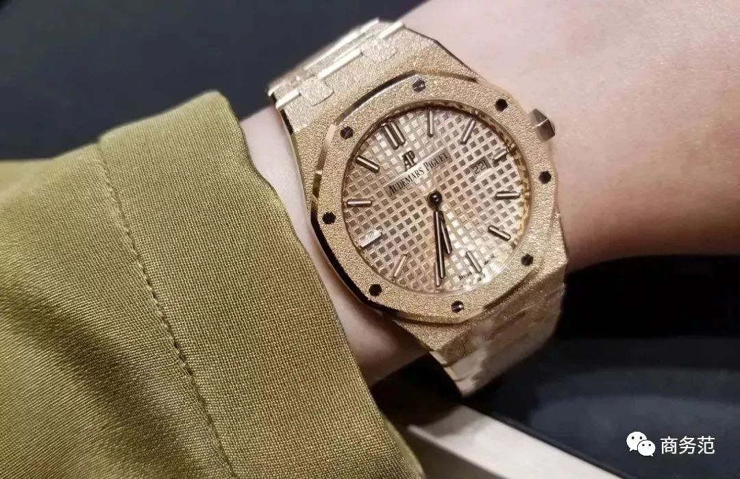 大家都在排队买奢侈品,为什么大家都在买豪车