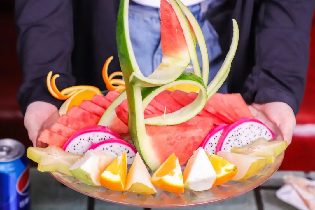 shou家自带食材的火锅店，开在KTV里，人均10+元