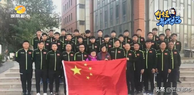 一支足球队有多少人,一支超强的球队需要具备什么