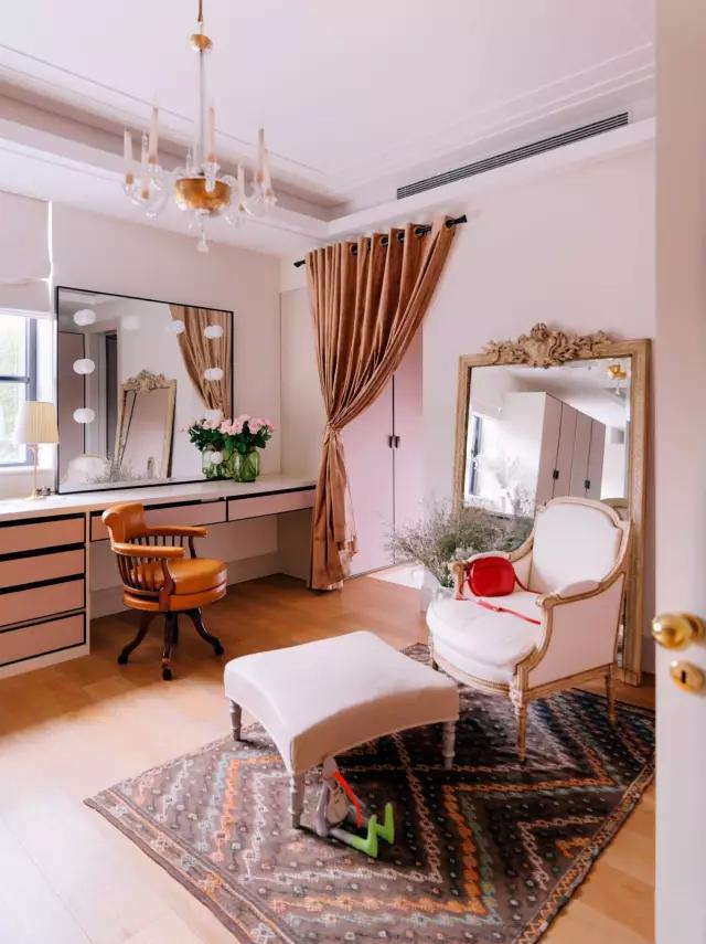 消失6年后,张静初单身生活首曝光!独居大House,与满屋破烂作伴