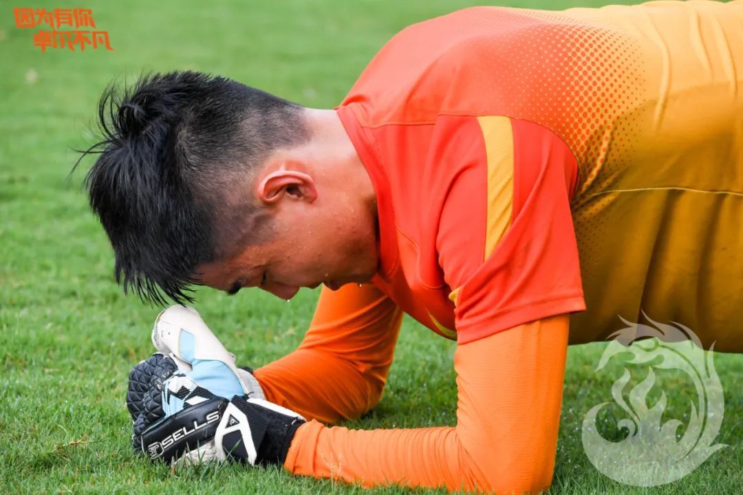 赛前团队热身投篮训练,武汉队第二场热身赛