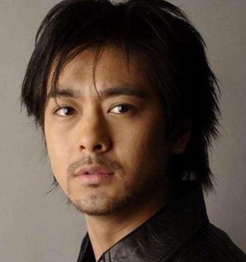 留了胡子反而更帅的男星,刮掉胡子帅到爆的男星