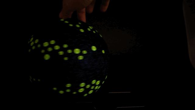 惊艳！“球上刺绣”你见过吗？她在球上绣出二十四节气，无数粉丝为之打call