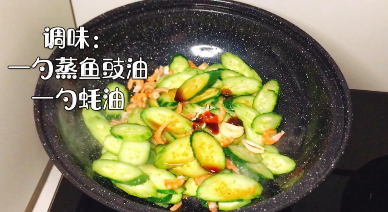 胡萝卜丁黄瓜丁炒虾仁怎么炒好吃,虾仁怎么做营养减肥餐