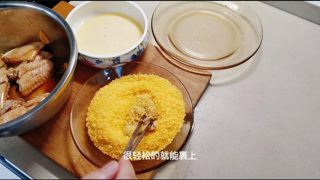 鸡翅裹面包渣怎么煎视频,鸡翅裹粉怎么裹