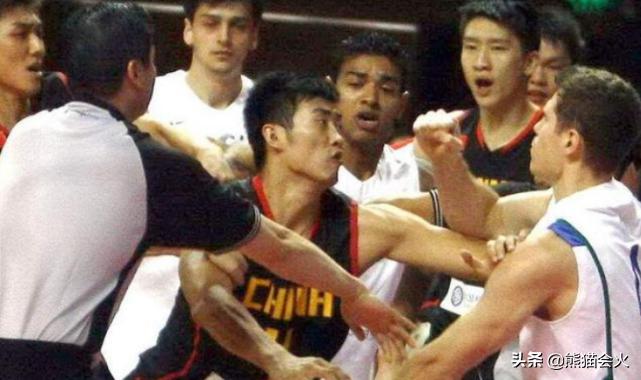 中国男篮打架最厉害的五大球员：巴特尔李楠上榜，第一是谁