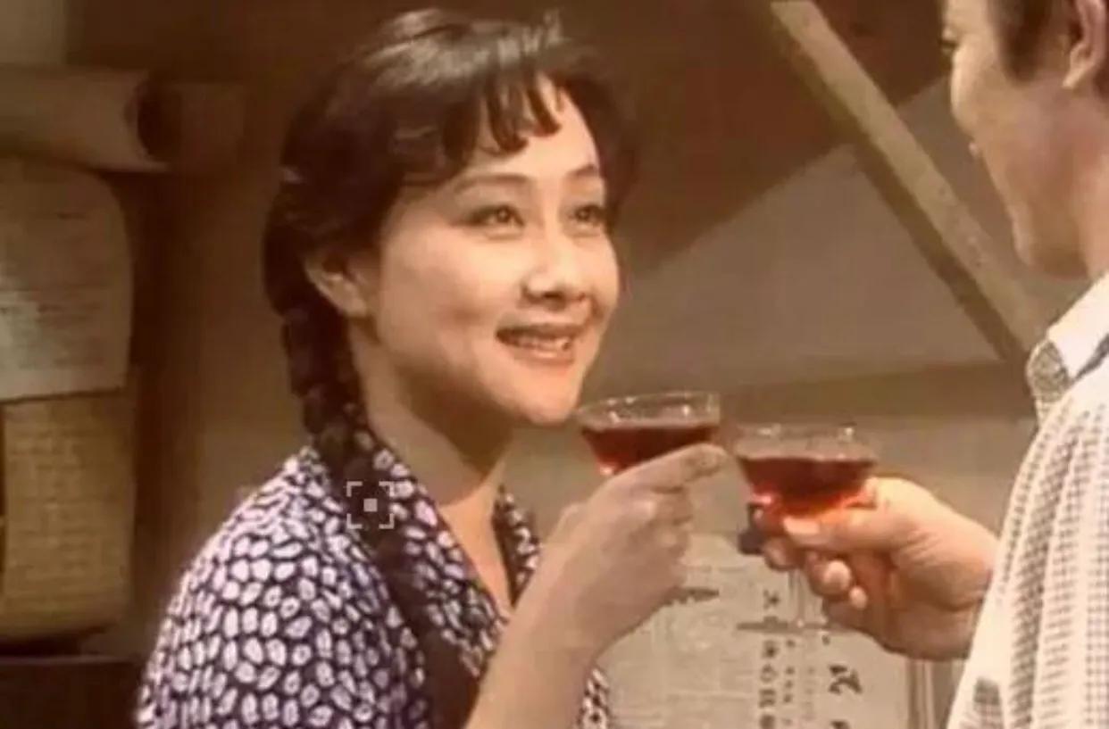 明星整容和不整容老去有什么区别,自然老去和整容明星的对比