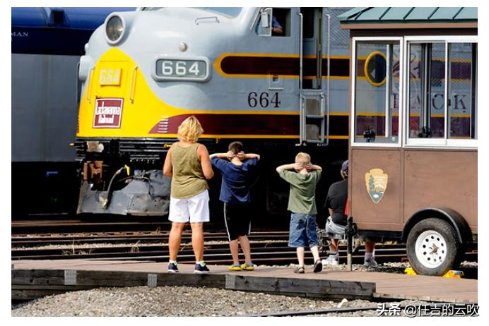 尼康d3300镜头看出去很模糊,尼康300长焦镜头推荐