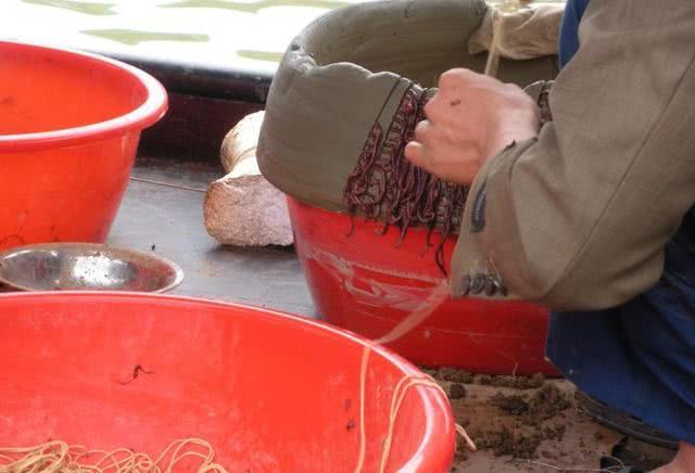 钓鱼大铁钩捕鱼技巧,捕鱼古老方法钓鱼