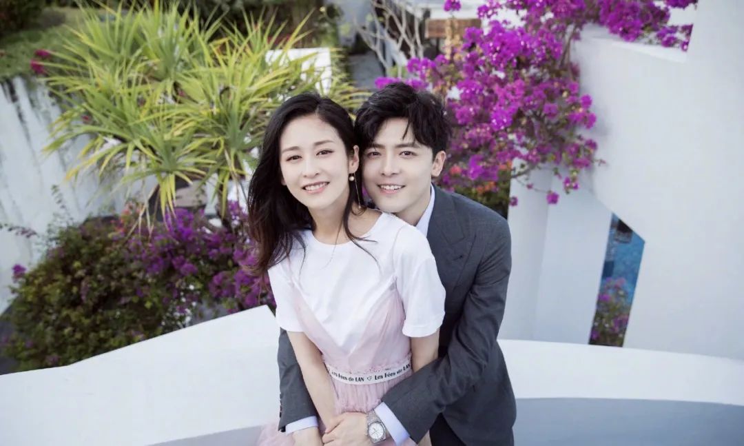 复古街拍拍婚纱照姿势,跟着明星get婚纱照万能姿势