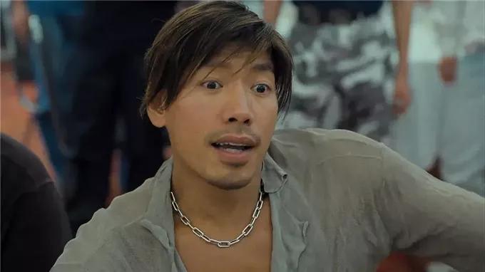 李连杰的醉拳与成龙醉拳谁是正宗,螳螂拳李连杰vs成龙醉拳大电影