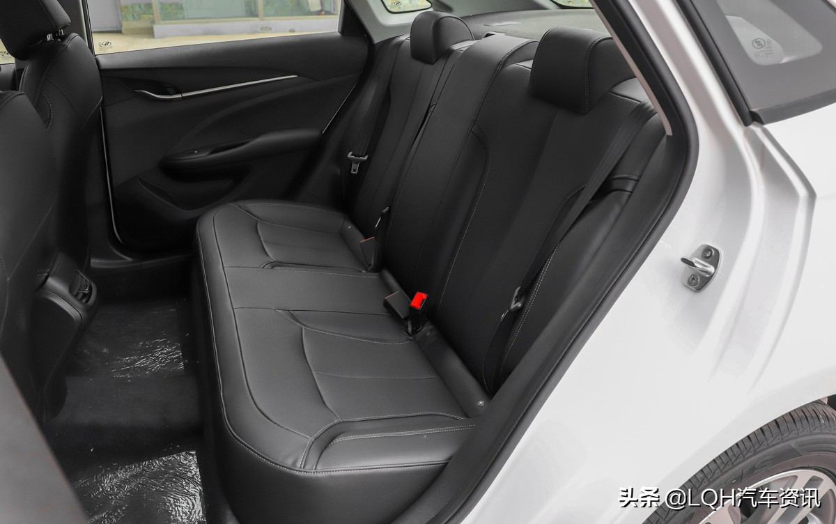 手握15万想买豪华suv,手握1000万买啥车