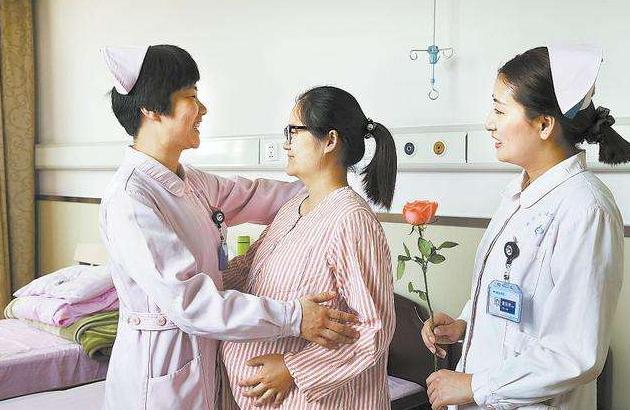 胎儿心疼妈妈的三个表现,胎儿深爱妈妈的表现