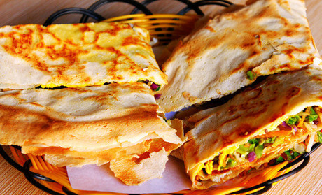 有菜煎饼的煎饼是怎么烙的,山东菜煎饼用什么面做的