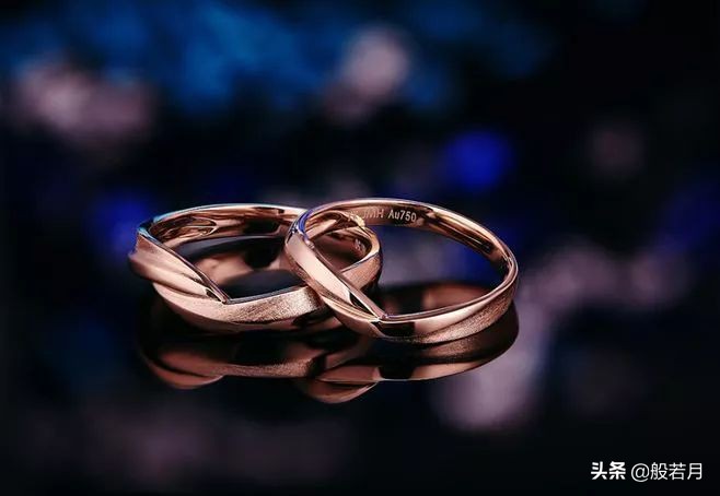 彩金为什么看着比黄金重,为什么彩金戴着戴着变色了