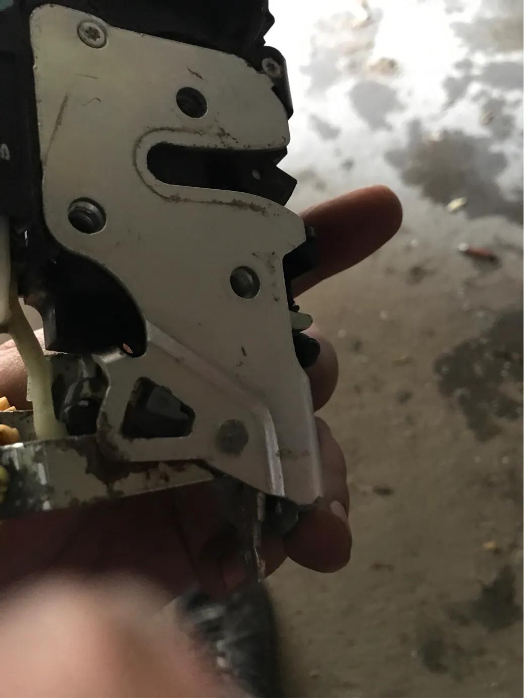 凯越闭锁器线路图,别克凯越闭锁器换一个多少钱