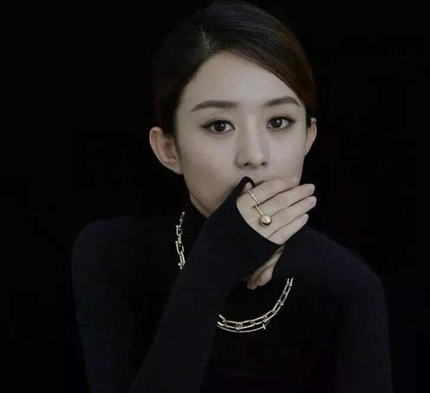 赵丽颖天鹅颈闪电腰,赵丽颖一袭长裙惊艳众人