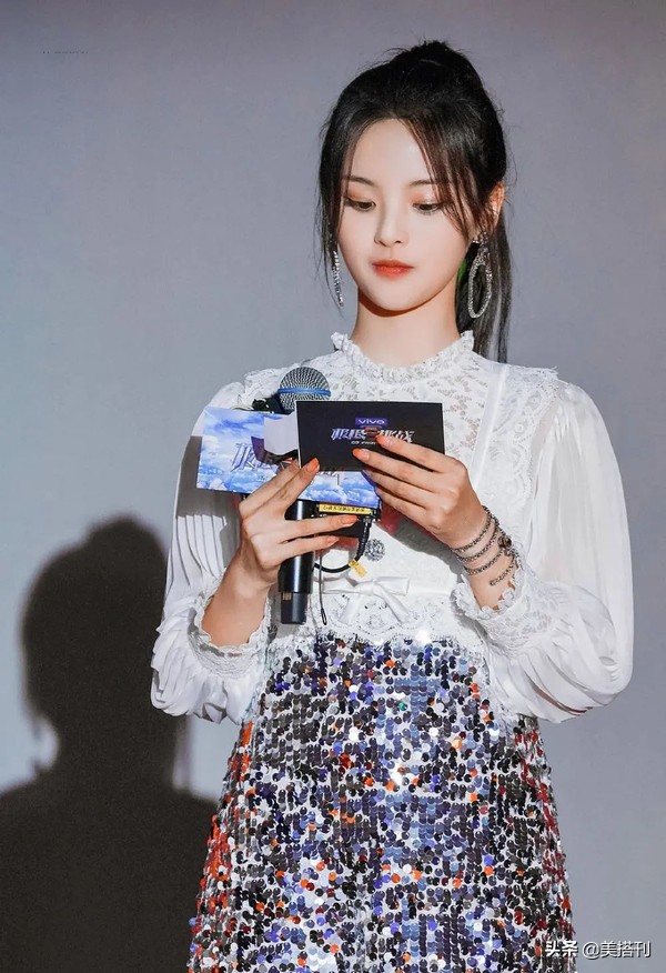 杨超越土豪视频,杨超越穿大牌