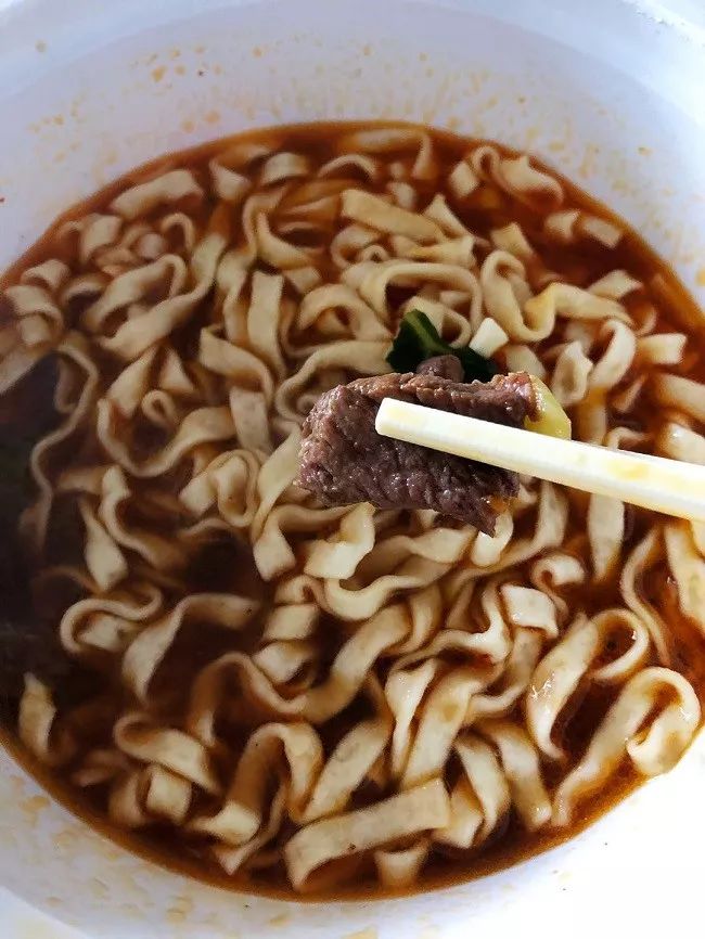 方便面条料包测评,泡面测评康师傅红烧牛肉面