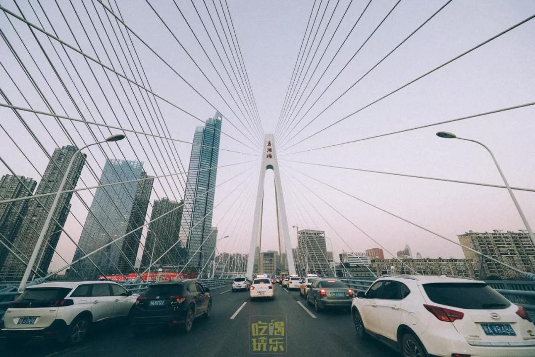 武汉的造桥水平,武汉造桥的视频