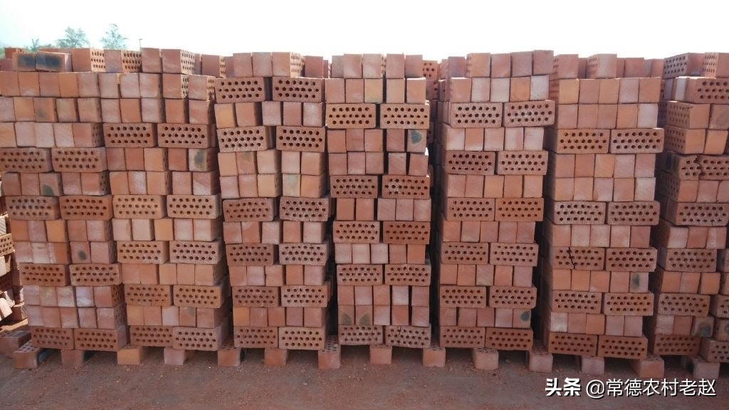 建房空心砖好还是实心砖好,空心砖盖房的优缺点