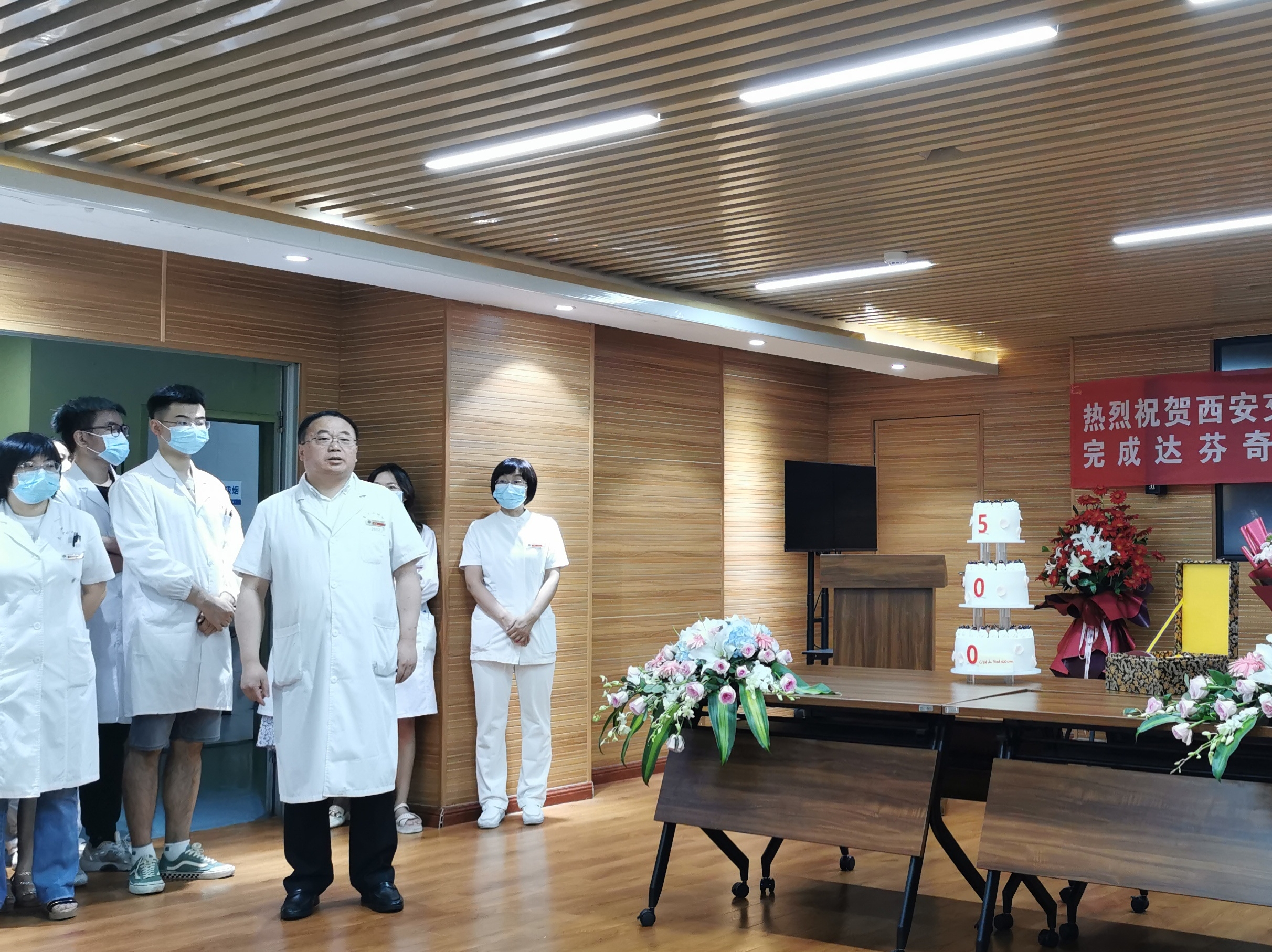 达芬奇手术机器人西安交大一附院,西安泌尿外科达芬奇机器人手术