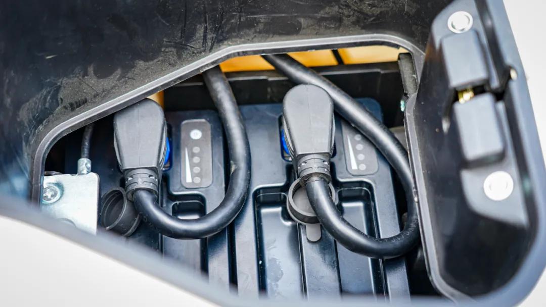 黑科技的电摩MIKUSuper:汽车级锂电双芯双动力指纹解锁