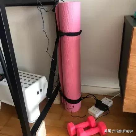 每个家里都有瑜伽垫,每个家庭都有个瑜伽垫