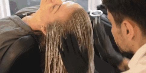 即便肿成猪头，人类依然无惧染最骚的发色