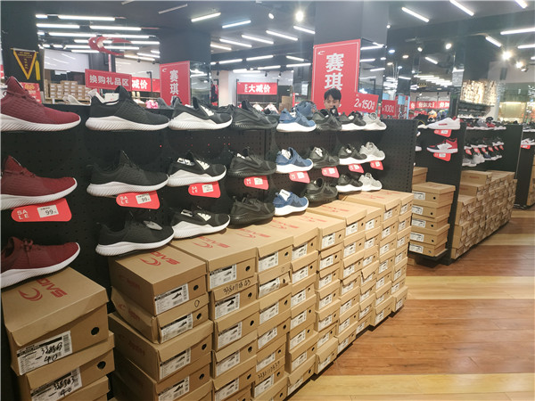 晋江鞋都安踏,福建晋江李宁安踏运动鞋