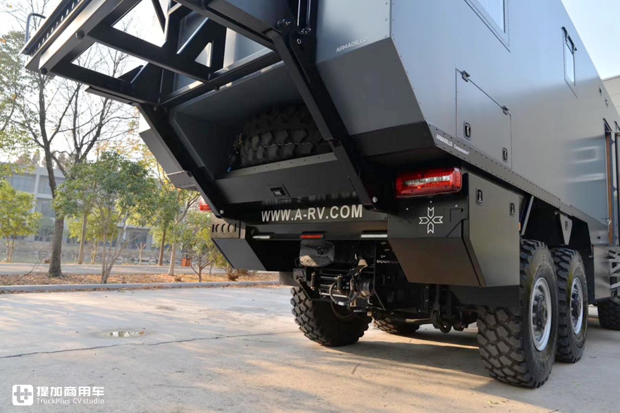 顶级越野房车8x8阿莫迪罗双层,移动的钢铁城堡