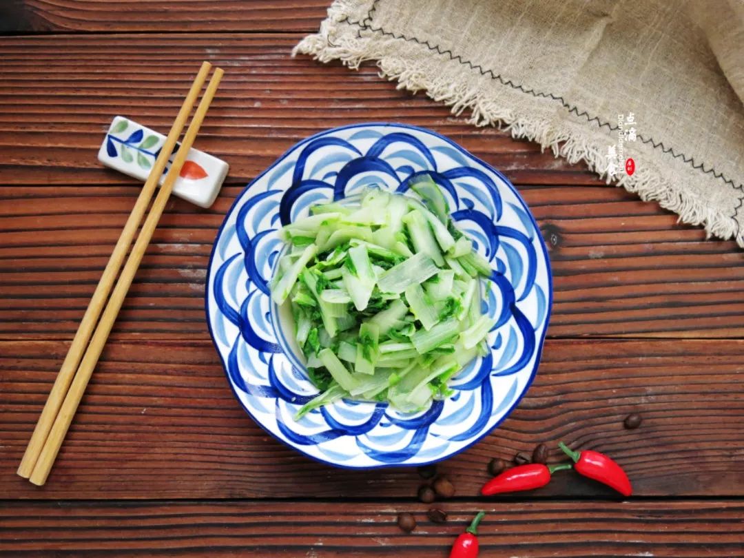 入秋口,别急着“贴秋膘”,天气干燥宜润燥,多吃这三个蔬菜好