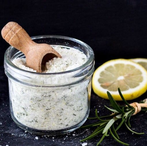 冬天的羊毛大衣怎么洗,冬天穿的衣服不洗怎么收拾