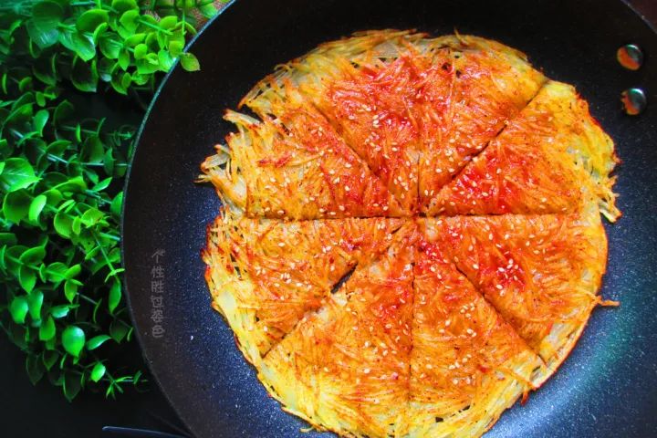 土豆干粮的家常做法,东北土豆白面干粮的做法