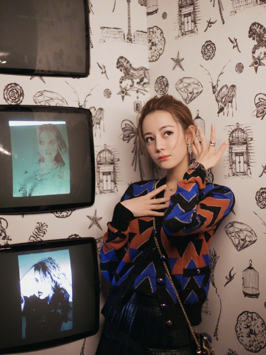 张柏芝经典复古穿搭,张柏芝年轻时的扎丸子头颜值