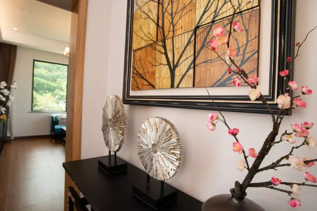 逃离城市躲进山野享受冬日暖阳,安静而美丽的渔村