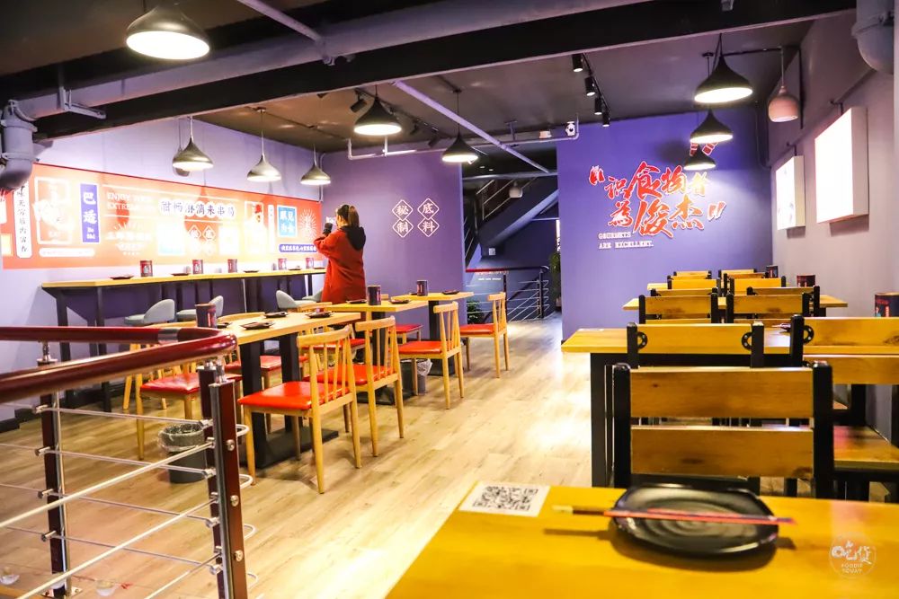 这家国潮网红串串落地襄阳啦,你只管拿串不用涮可以直接开吃