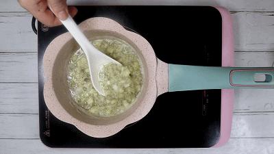 小月龄小米粥做法,宝宝初次吃小米粥做法视频