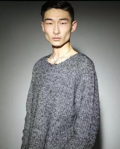 最帅的黑眼睛的男模,眯眼丑男