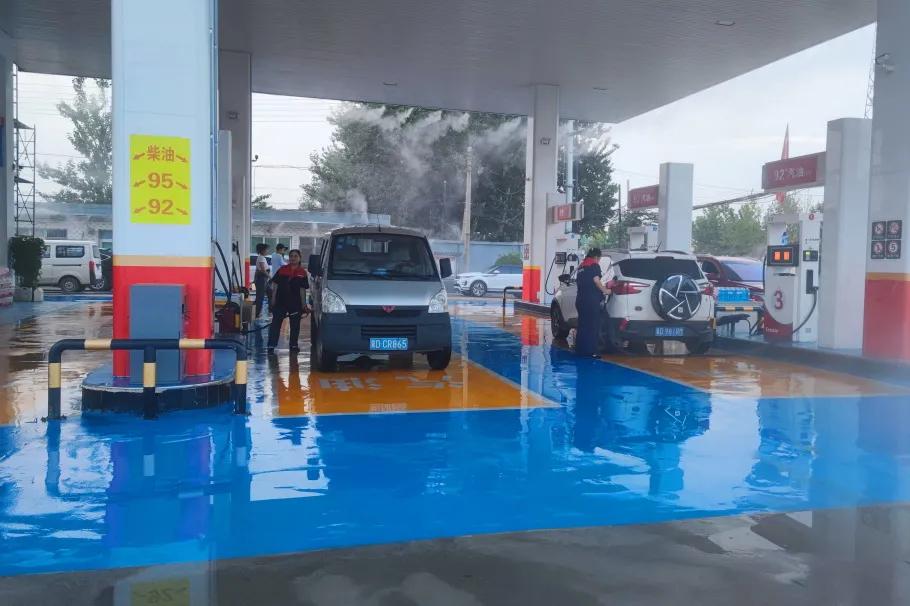 亮了!靓了!更有量了!峰峰“老旧小”加油站穿上了“新衣”