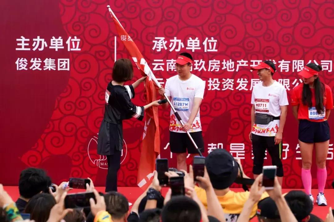 王珞丹成都活动,马拉松燃爆全城