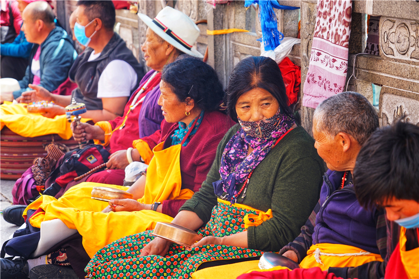 去拉萨旅游的步行街,突然想去拉萨的心情