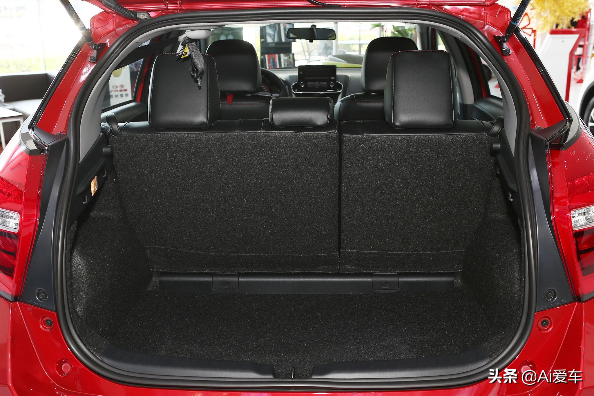 丰田yarisl致炫2015款简介,便宜油耗低的自动挡车