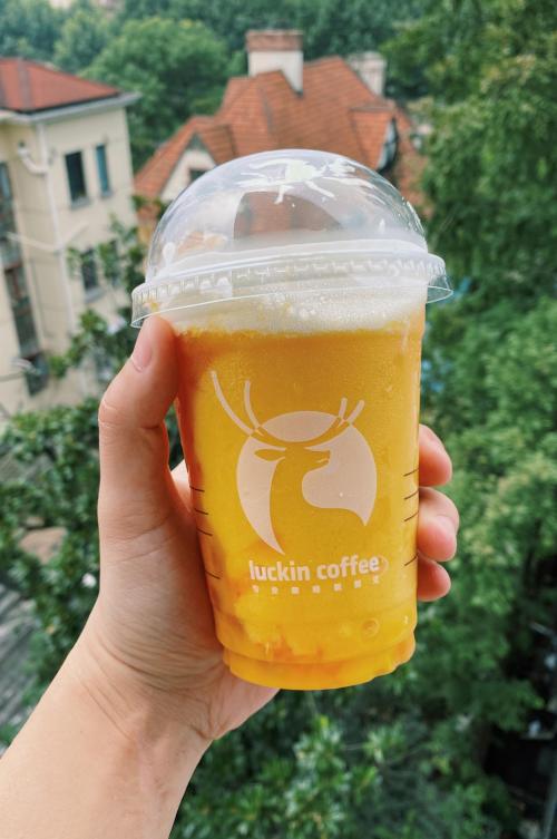 瑞幸一款蓝色冰沙,瑞幸夏日瑞纳冰