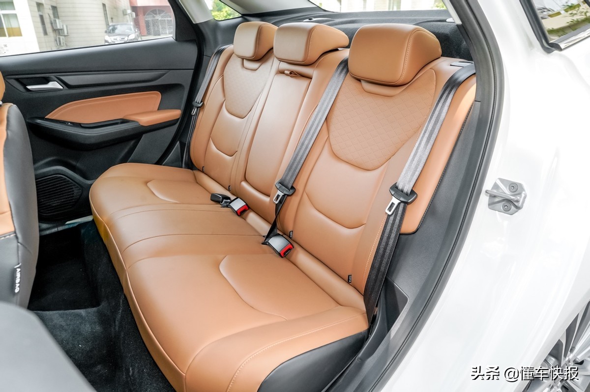 15款朗逸1.6二手车对比2017款福睿斯,福特福睿斯和大众朗逸谁的价格高