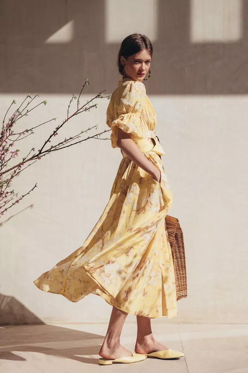 夏日穿鞋不要再选这3个颜色了，容易显脚黑，不洋气