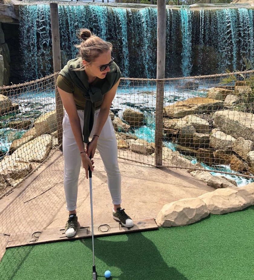 荷兰女足米德玛8:2大胜中国 (米德玛可以打破荷兰足球吗)