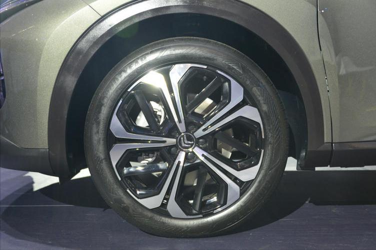 凡尔赛c5x和思域谁安全,凡尔赛c5x对比cx4百公里加速