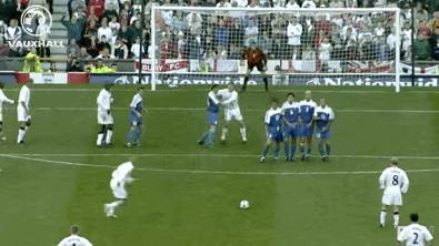 捅射！隔壁3岁小孩会用的射门技术，为什么我们总是踢不好？